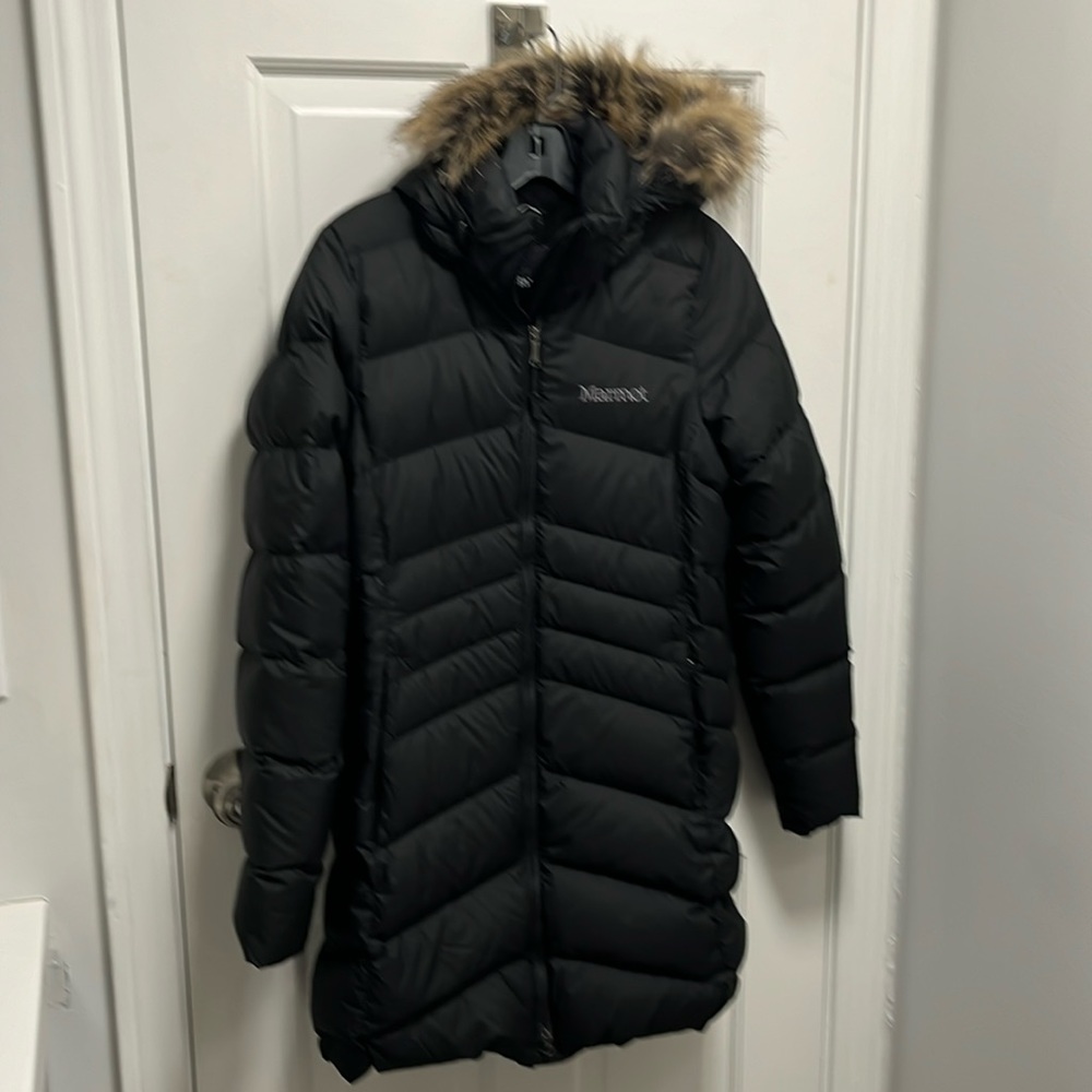 Women’s Marmot winter coat with detachable hood. Size S, black.